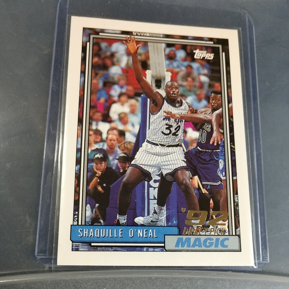 Shaquille O'Neal Rookie Card 1992-93 Topps #362. Near Mint